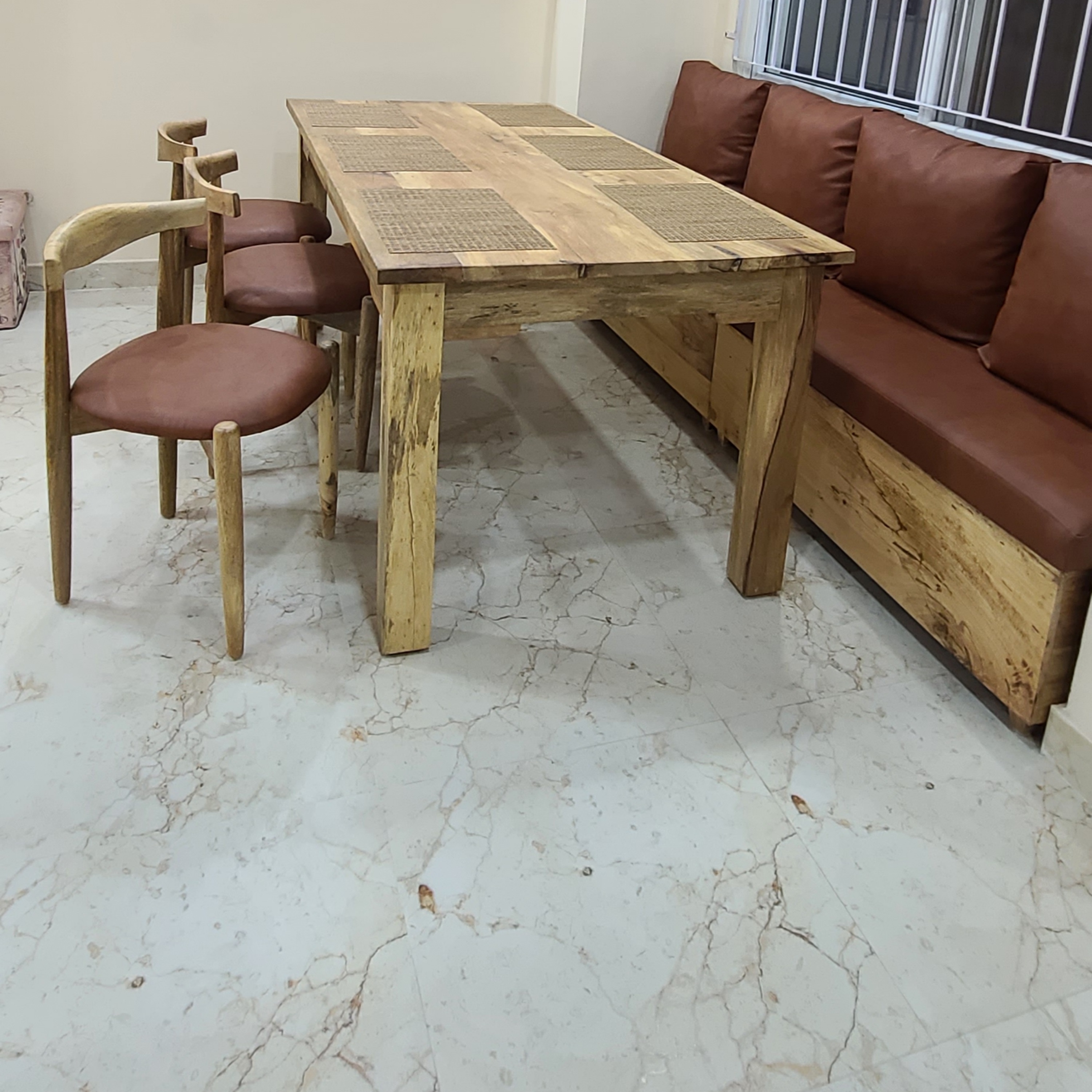 Mechi Dining Table