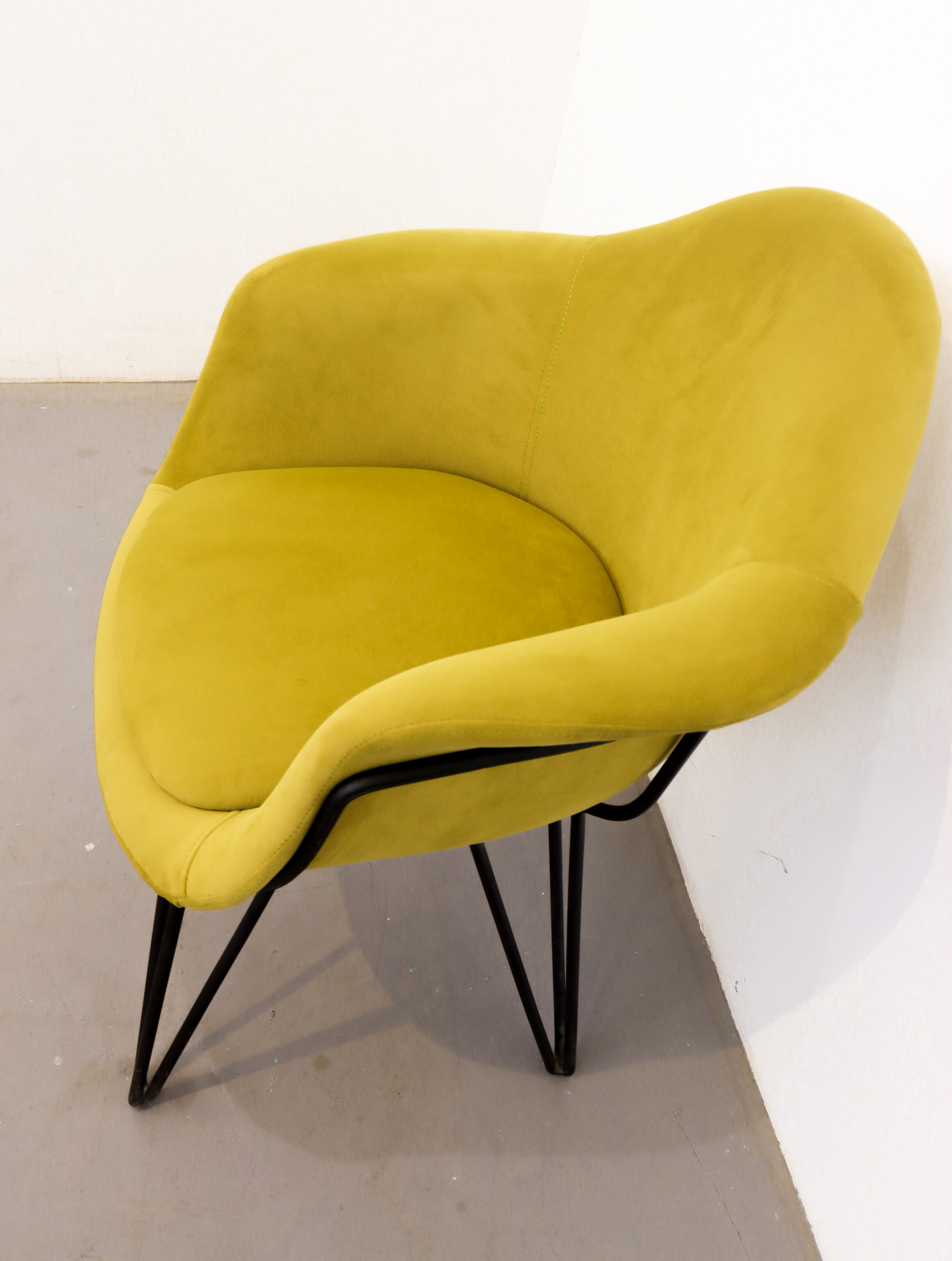 Nuptse Upholstered Armrest Chair  With Metal Legs