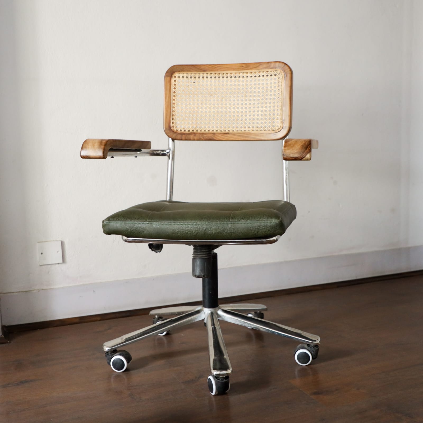 Victor Executive Chair
