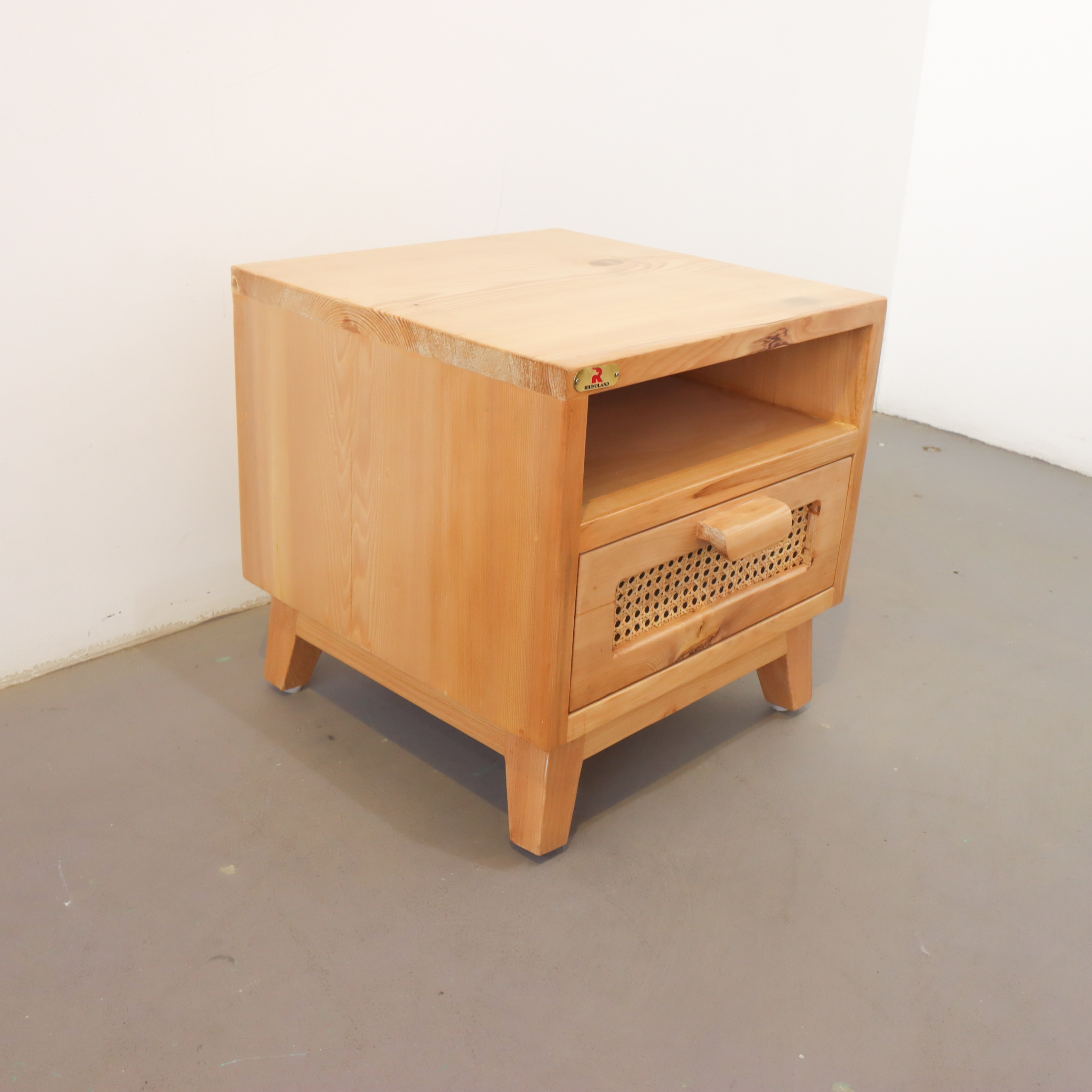 Zinnia Side Table
